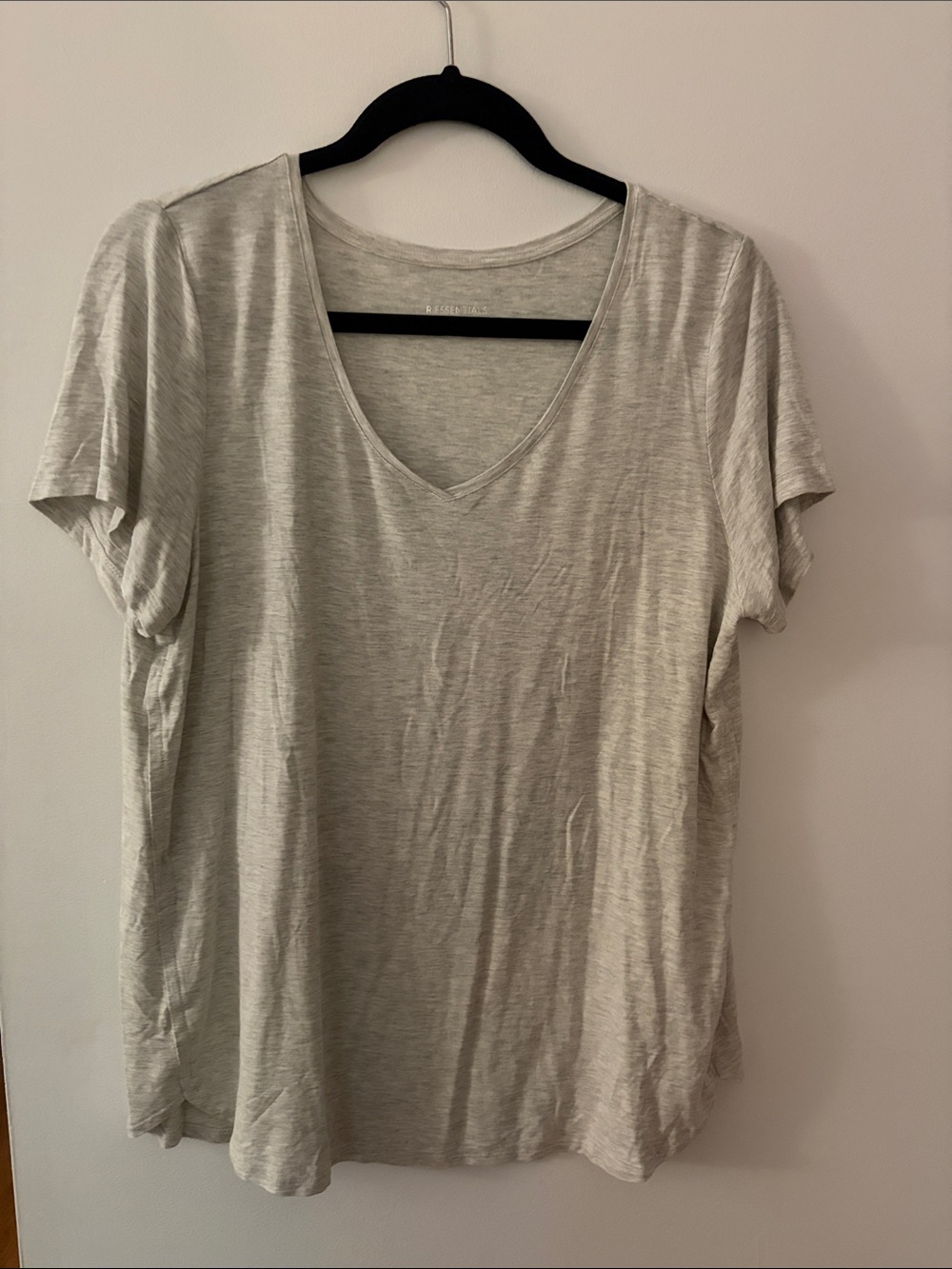 Reitmans Light Gray V-Neck Short Sleeve Tee